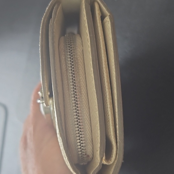 Louis Vuitton Epi Joey Wallet - Picture 14 of 15